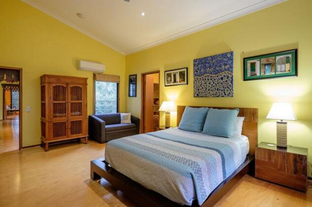 Five Bimba Tractor House - Photo2