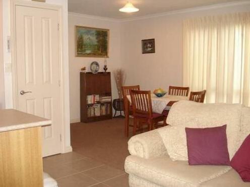 Christopher Hall's Colonial Accommodation - Photo3