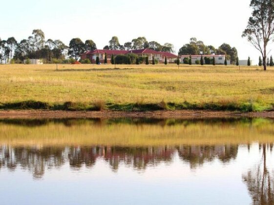 Noble Willow Homestead Lovedale Super Spacious with views and pool - Photo2