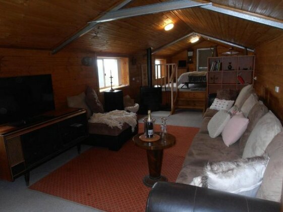 Springmead Rustic Cabin - Photo5