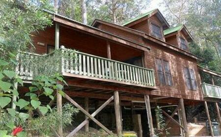 Barrington Wilderness Cedar Lodge Accommodation