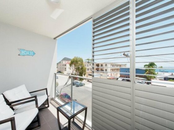 The Shoal One Block From the Beach - Photo3