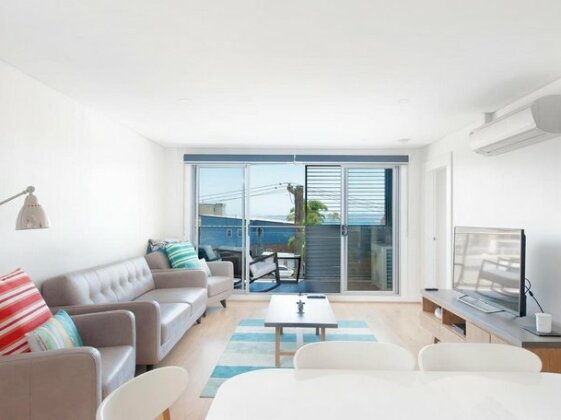The Shoal One Block From the Beach - Photo5
