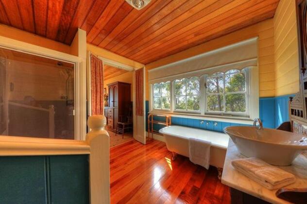 Island View Spa Cottage - Photo2
