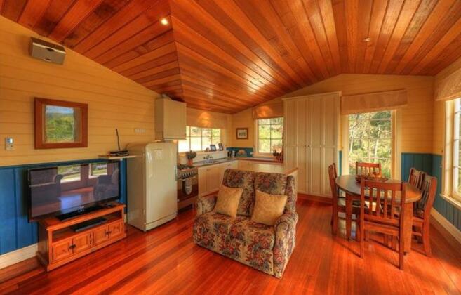 Island View Spa Cottage - Photo5