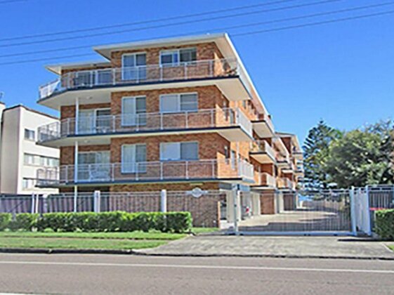 15 'Kanangra' 39 Soldiers Point Road - Fantastic Unit Right On The Water