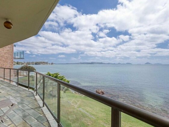 2 'Lanimer' 14 Mitchell Street - Beautiful Waterfront Property With Spectacular Views