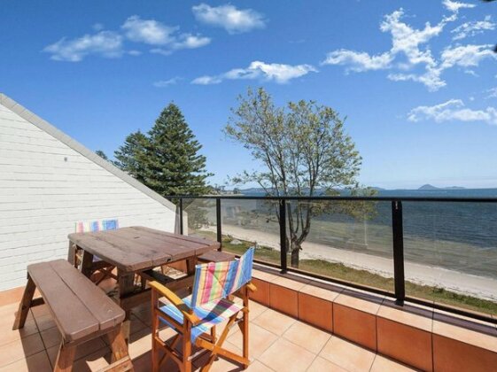 5 'Casuarina's ' 33 Soldiers Point Road - Superb Waterfront Unit - Photo2