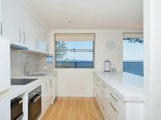 5 'Casuarina's ' 33 Soldiers Point Road - Superb Waterfront Unit - Photo3