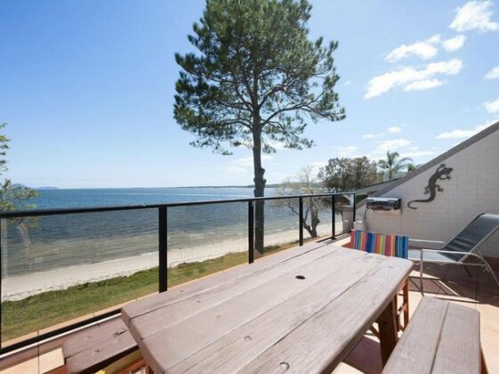 5 'Casuarina's ' 33 Soldiers Point Road - Superb Waterfront Unit - Photo4