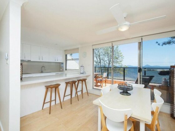 5 'Casuarina's ' 33 Soldiers Point Road - Superb Waterfront Unit - Photo5