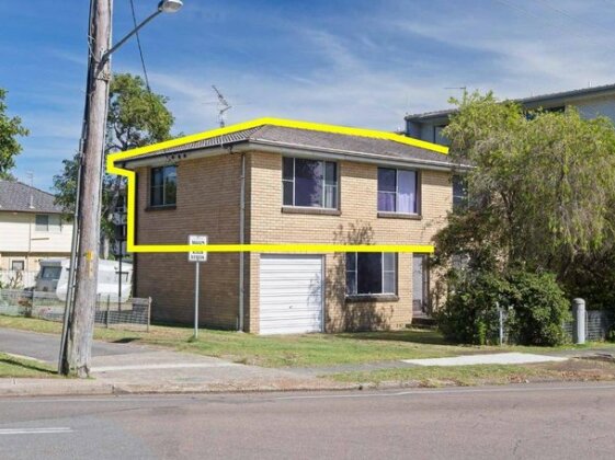 Dalwood' 1/43 Soldiers Point Road - top floor and perfect for small boat parking
