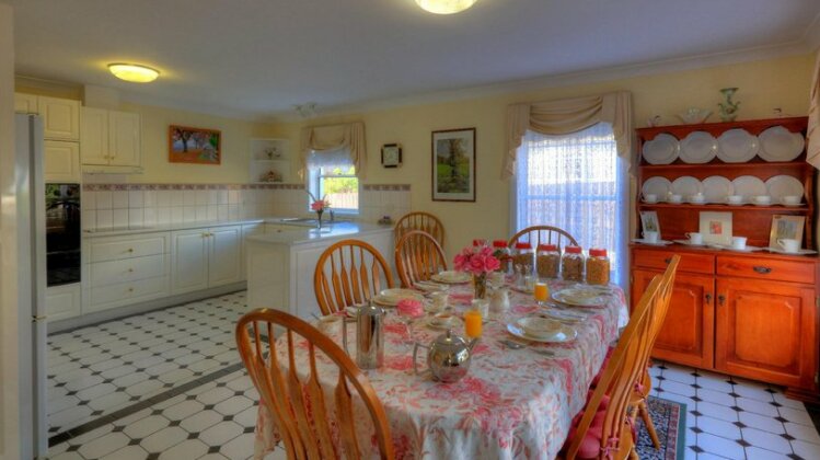 Addlestone House Bed and Breakfast - Photo2