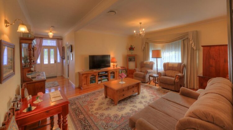 Addlestone House Bed and Breakfast - Photo3