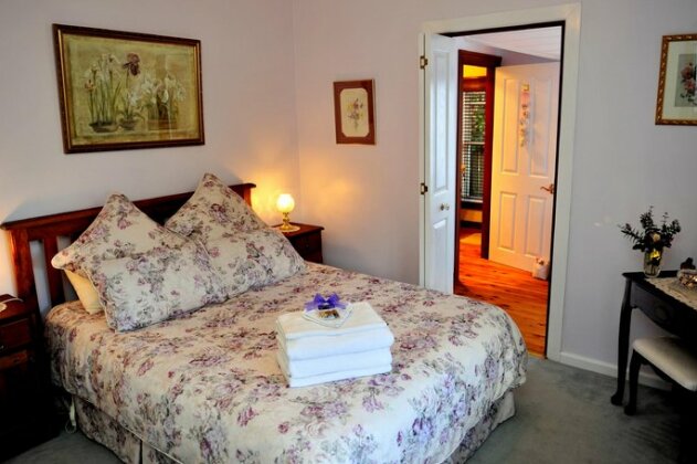 Addlestone House Bed and Breakfast - Photo4