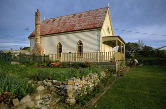 Strahan Colonial Cottages - Photo2