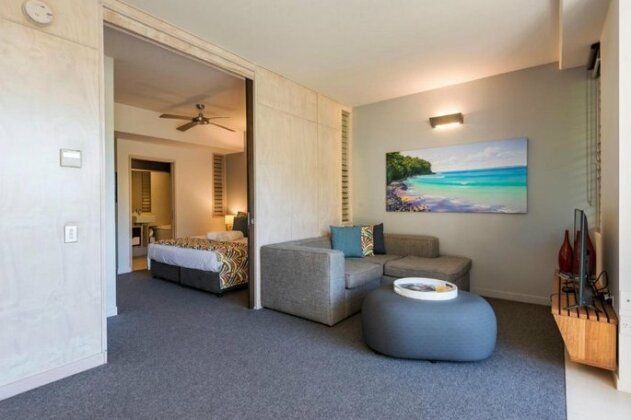 Footsteps to the Heart of Noosa and a View - Photo5