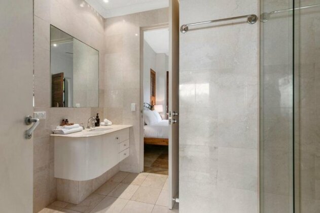 Mediterranean - Ocean View Holiday Home - Photo4