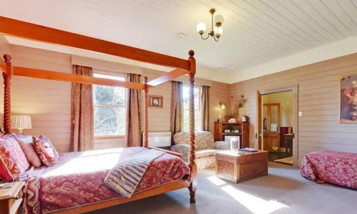 Redcliffe House Colonial Bed & Breakfast - Photo2