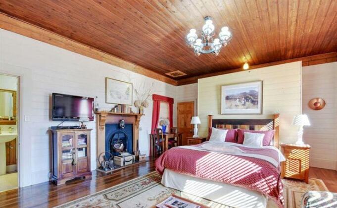 Redcliffe House Colonial Bed & Breakfast - Photo4