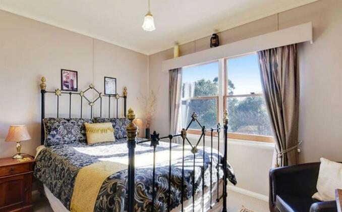 Redcliffe House Colonial Bed & Breakfast - Photo5