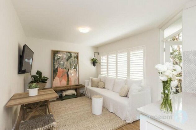 1 Bdrm Manly Beachside Apt With Parking - Photo2