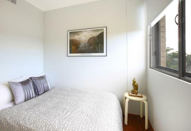 3 Bed - Great Location Easy To Get Around Sydney - Photo3