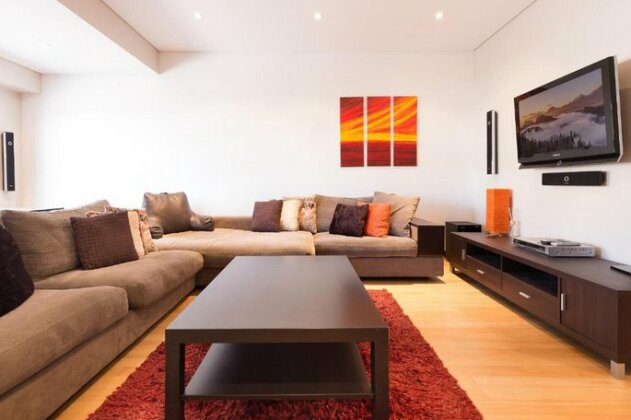 Bold modern 1 bed 10 mins from the city - Photo2