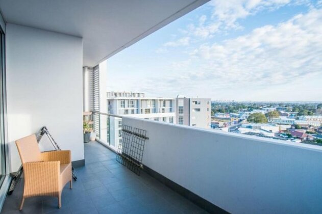 Comfy Apt with parking in the heart of Hurstville