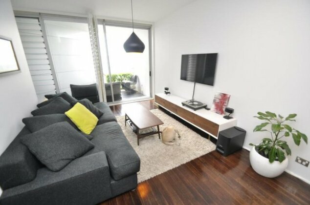 Darlinghurst Self-Contained Modern One-Bedroom Apartment 313 BUR - Photo2