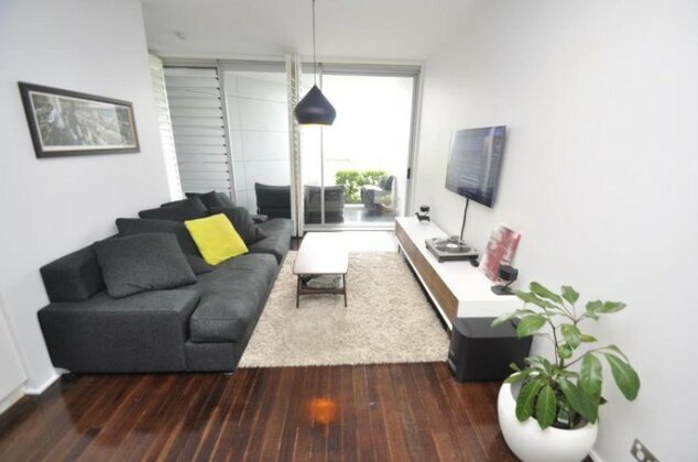 Darlinghurst Self-Contained Modern One-Bedroom Apartment 313 BUR - Photo3