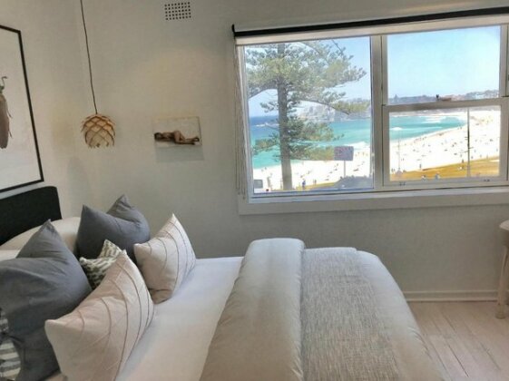 D'Luxe Designer Den Bondi-Ocean View apartment - Photo2