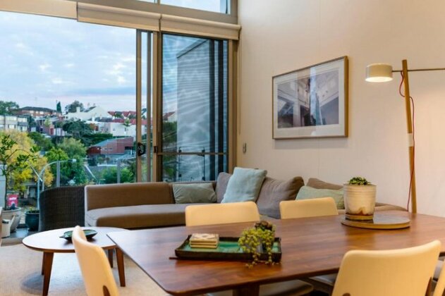 Explore Sydney from a peaceful modern apartment - Photo2