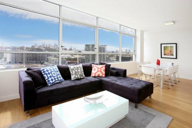 Gadigal Groove - Modern and Bright 3BR Executive Apartment in Zetland with Views - Photo2