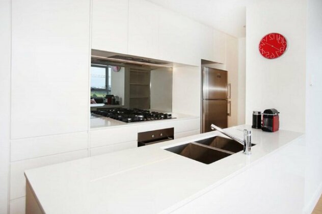 Gadigal Groove - Modern and Bright 3BR Executive Apartment in Zetland with Views - Photo4