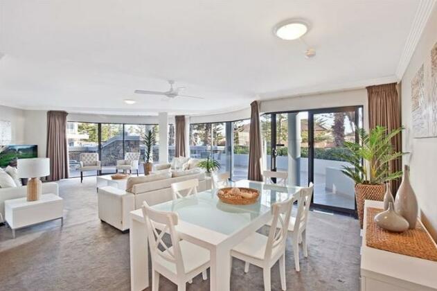 Manly Surfside Holiday Apartments - Photo4