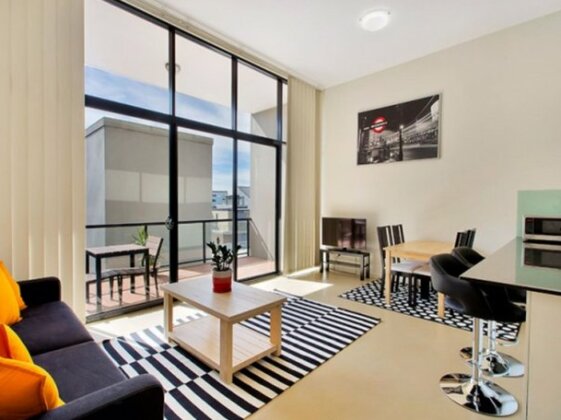Modern Split Level Apartment - Photo2