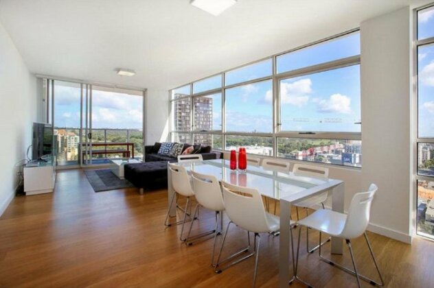 Moore to See - Modern and Spacious 3BR Zetland Apartment with Views over Moore Park - Photo2