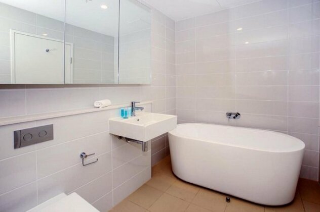 Moore to See - Modern and Spacious 3BR Zetland Apartment with Views over Moore Park - Photo4