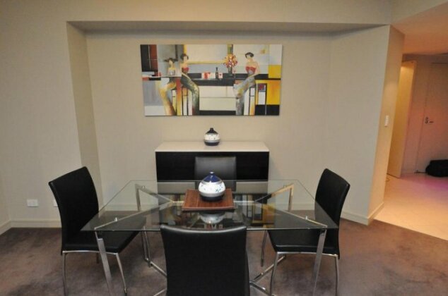 North Sydney Fully Self Contained Modern 2 Bed Apartment 2207BER - Photo4