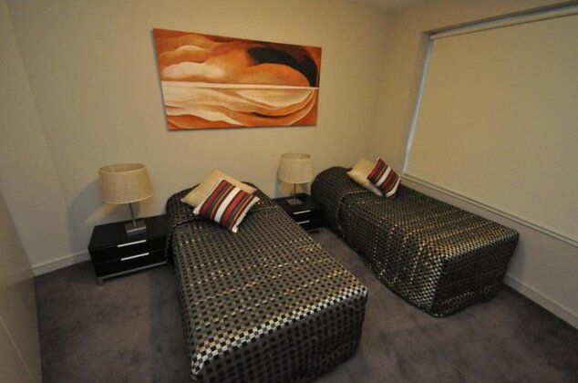 North Sydney Fully Self Contained Modern 2 Bed Apartment 2207BER - Photo5