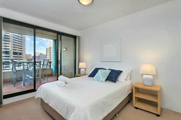 One Bedroom Apartment Hosking Place I A2502 - Photo5
