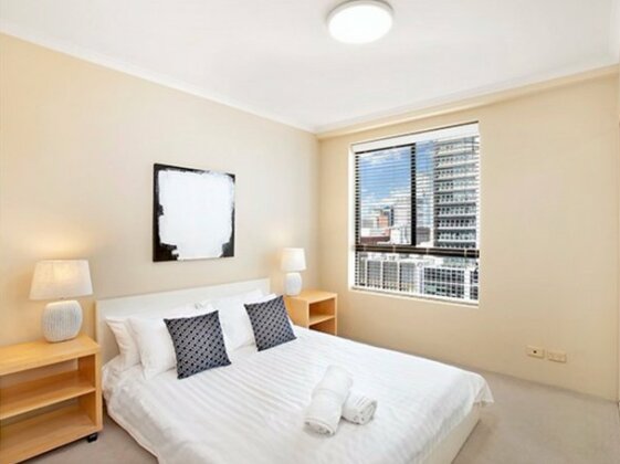 One Bedroom Apartment Hosking Place II A2504 - Photo4