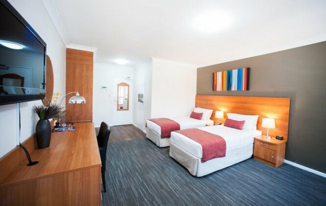 Ramada Hotel & Suites by Wyndham Cabramatta - Photo5