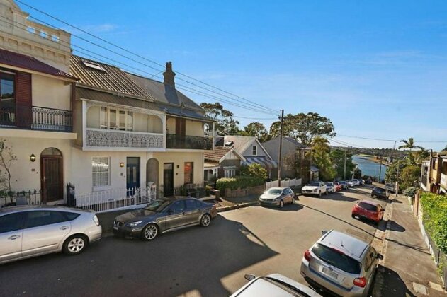Spacious Victorian With Harbour View Terrace