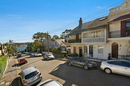 Spacious Victorian With Harbour View Terrace