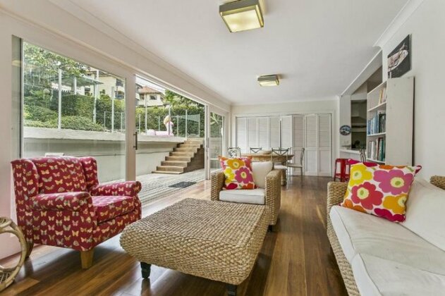 Summery spacious 4 bed home in Kurraba Point - Photo2