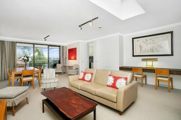 Sunny and Spacious Two Bedroom Apartment - SPF13 - Photo2