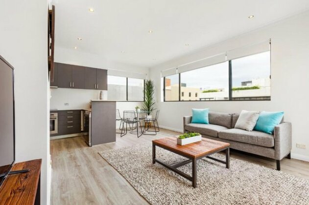 Surry Hills Modern Self-Contained One-Bedroom Apartment 19 FOV - Photo2