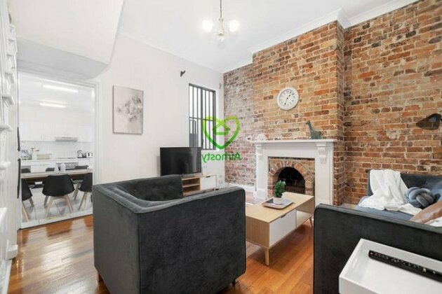 Surry Hills Victorian 4 Bedroom House near Central - Photo3